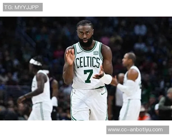 杰伦布朗赞教练团队精心指导与队友们的全力拼搏成就战绩辉煌