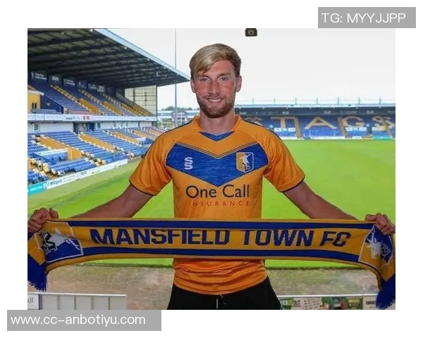 萨卡禁区内左脚推射险些破门曼斯菲尔德门将神勇扑救保住球门 萨卡禁区内左脚推射险些破门曼斯菲尔德门将神勇扑救保住球门