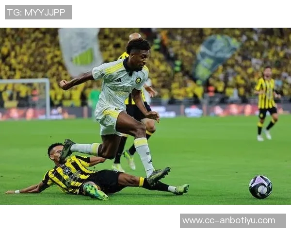 科曼29岁庆祝名宿身份感恩拜仁邀请重返母队致敬仪式